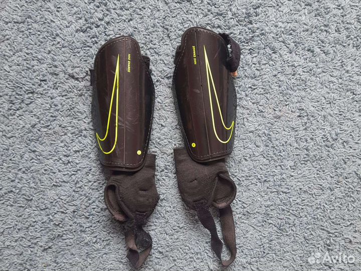 Щитки футбольные nike