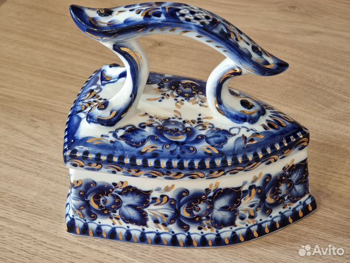 Гжель шкатулка утюжок