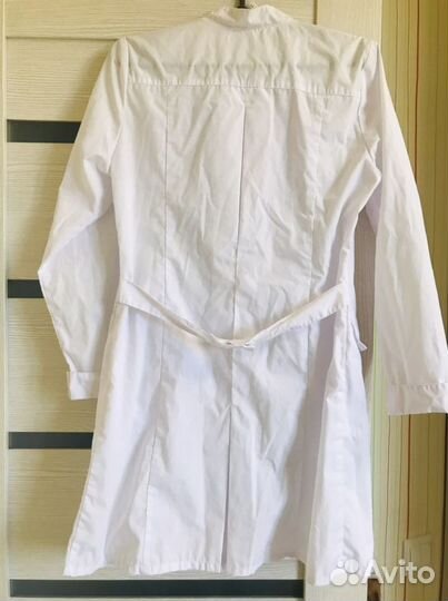 Белый медицинский халат
