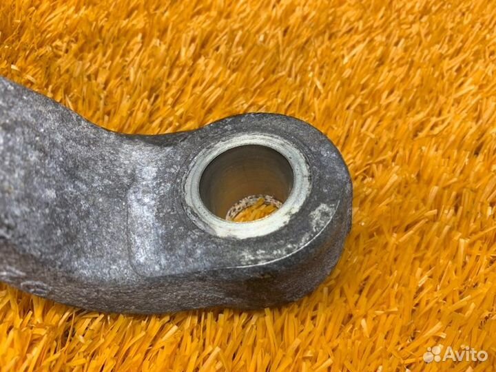 Рычаг подвески нижний передний правый