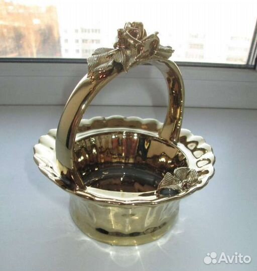 Конфетница. ваза с ручкой. позолота,ссср