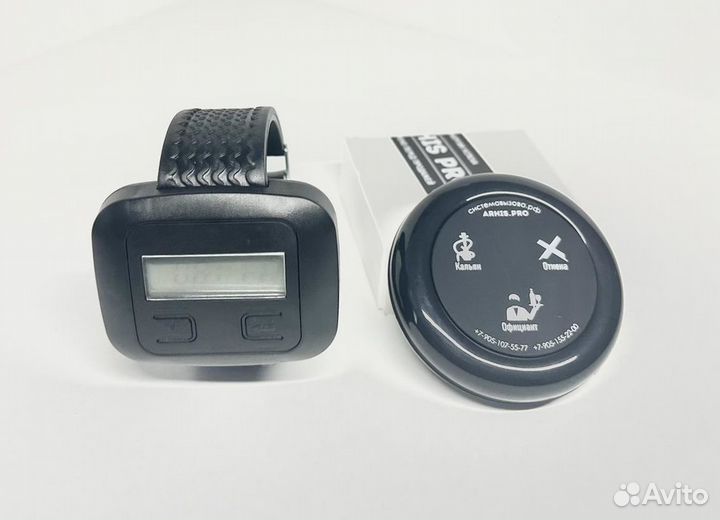 Часы и кнопки вызова официанта в ассортименте