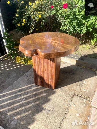 Стол из дерева