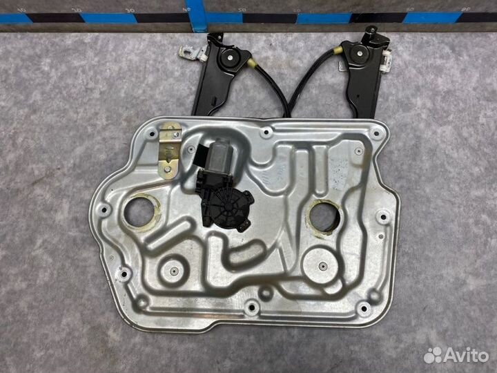 Стеклоподъемник передний правый Nissan Qashqai J10