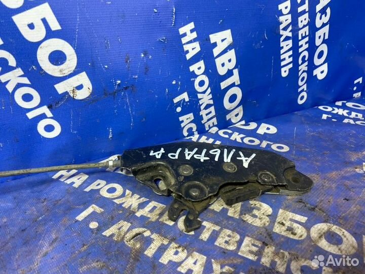 Задний левый замок двери. Toyota Alphard минивен