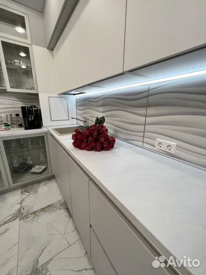 Кухня на заказ под потолок