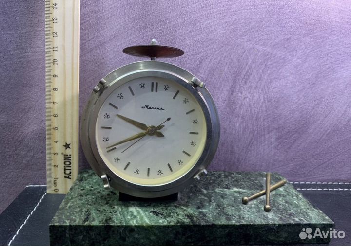 Старинные часы барабан Молния. Мрамор бронза СССР