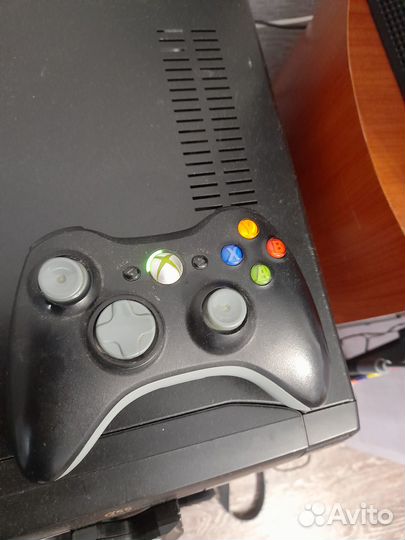 Xbox 360 freeboot + 2 гитары для Guitar hero