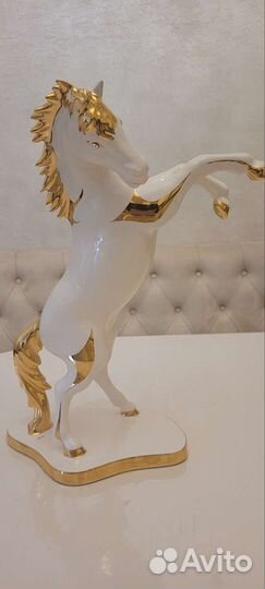 Итальянская фарфоровая статуэтка конь Ahura