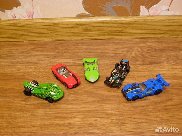 Машинка HOT wheels
