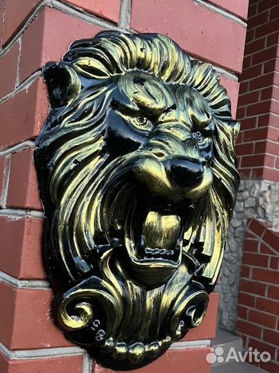 Лев из бетона