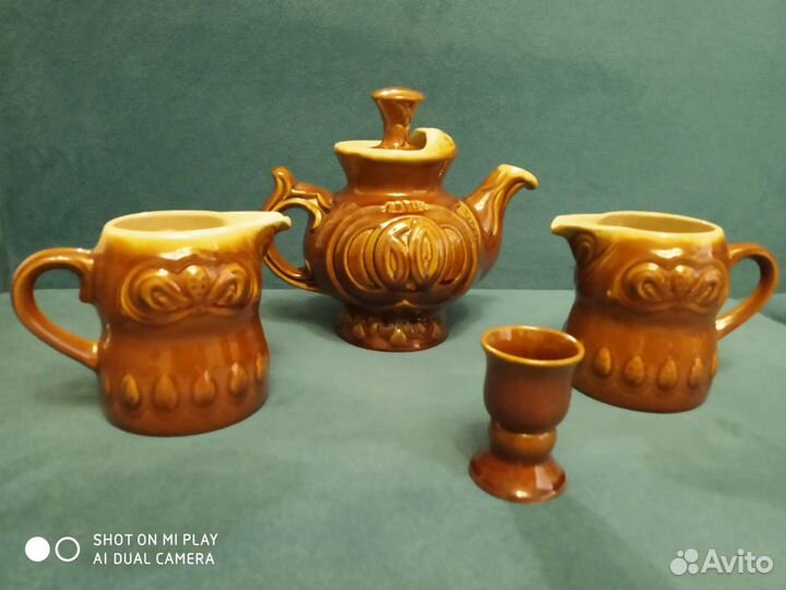 Чайник и молочники