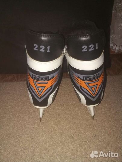 Коньки хоккейные