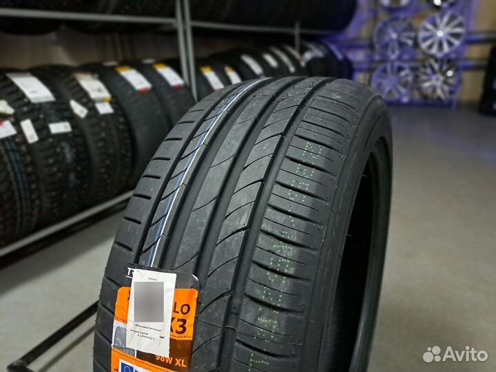 Tracmax X-Privilo TX3 215/50 R17