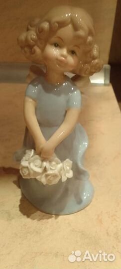 Фигурка фарфоровая