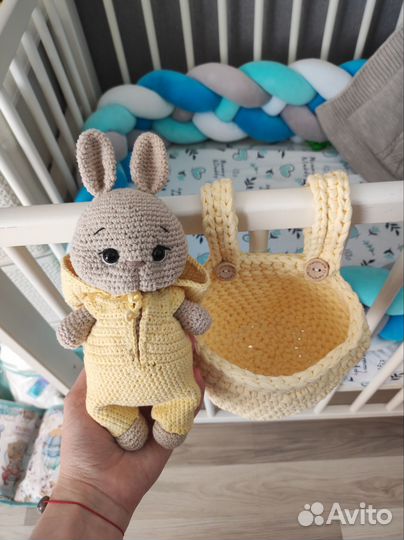 Вязаный заяц. Игрушка вязаная