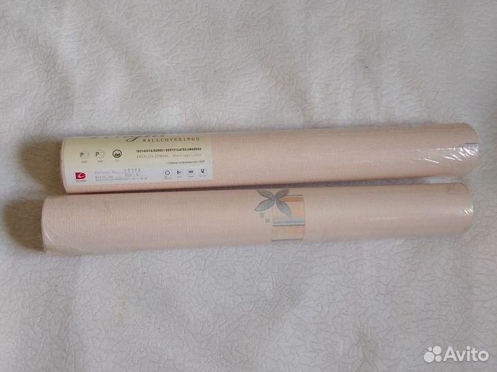 Виниловые обои. Новые. 2 + 1 рулона разные