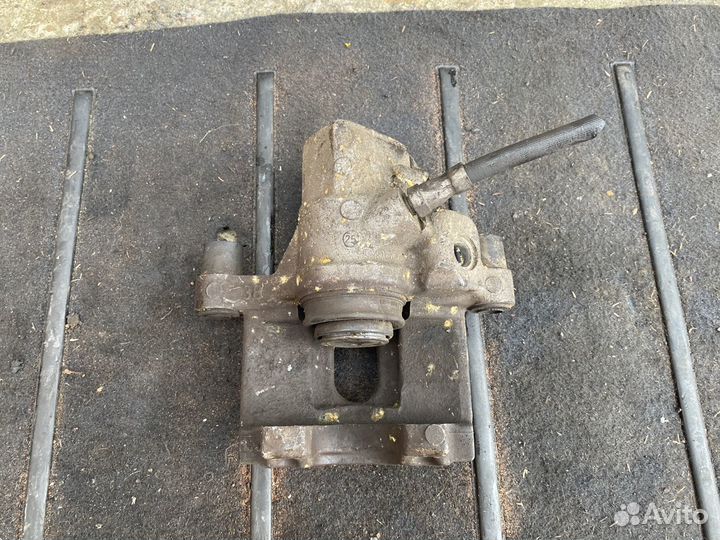 Суппорт задний левый Ford Focus 2