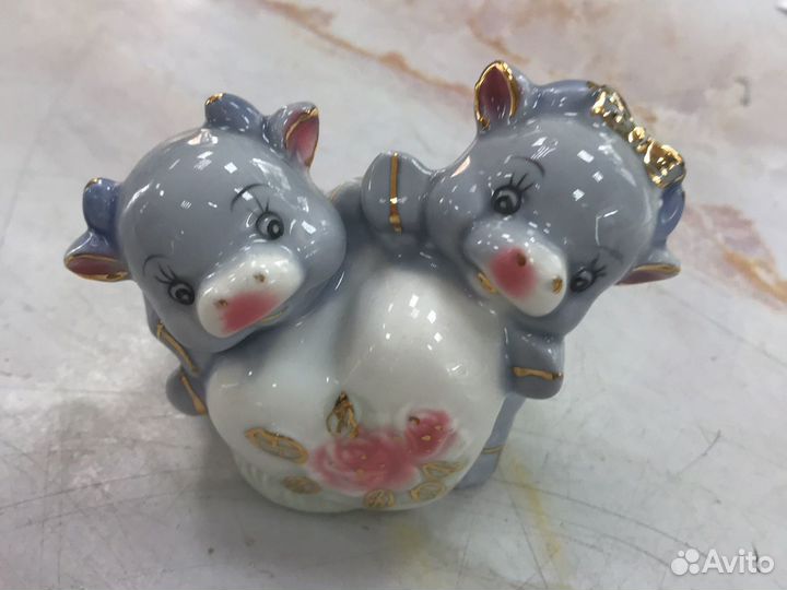 Корова (бычки) пара с сердцем сувенир