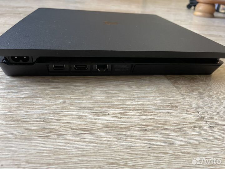 Sony Playstation 4 Slim 850 GB + 3 игры и провода