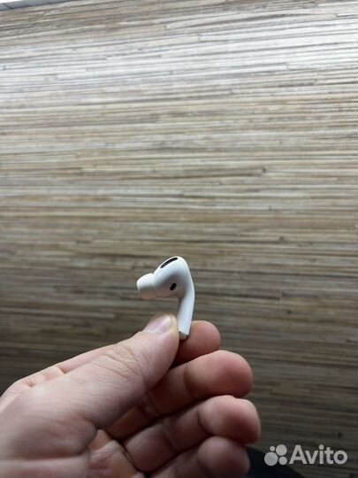 Правый наушник Apple Airpods pro