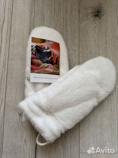 Варежки женские белые