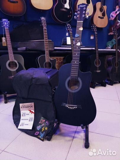 Гитара новая с чехлом и аксессуарами комплект