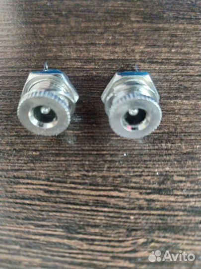 Гнездо питания на панель 2.5х5,5 мм