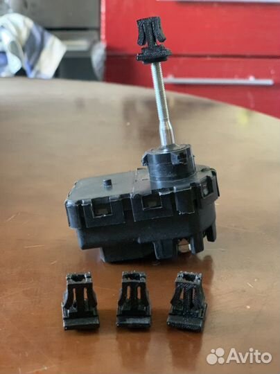 Эмблема renault