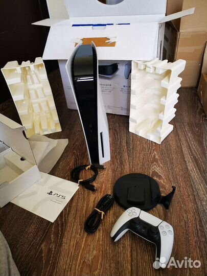 Новая Sony playstation 5, плюс 3игры на дисках