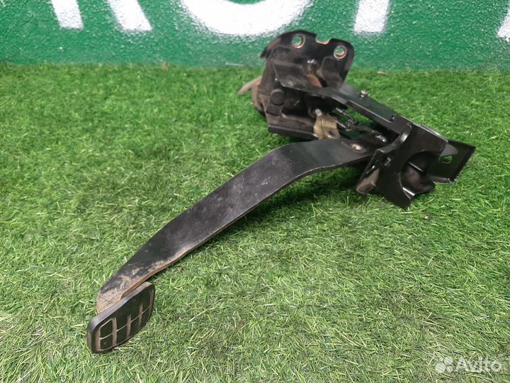 Педаль сцепления на Vortex Estina 1