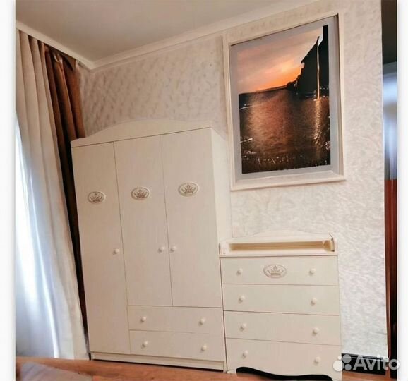 Шкаф детский трехстворчатый