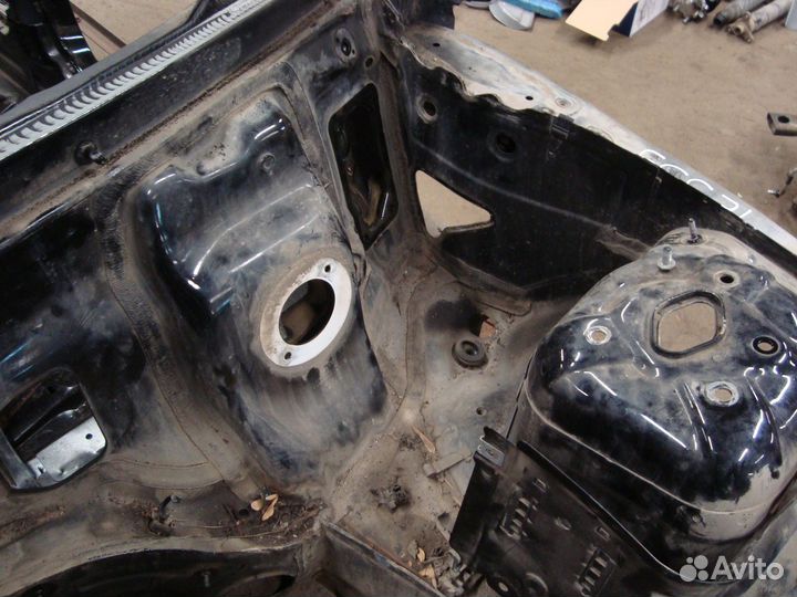 Четверть кузова передняя левая W204 M271