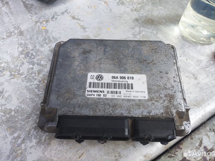 Блок управления двигателя эбу Golf 4 06A 906 019