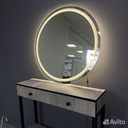 Круглое зеркало с подсветкой