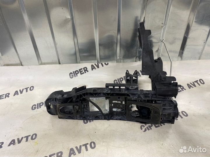 Кронштейн ручки двери передний правый