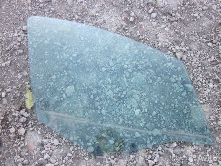 Peugeot 308 стекло двери передней правой