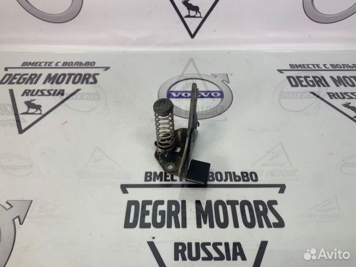 Замок капота крюк Volvo S60 V70 XC70 2000-2009