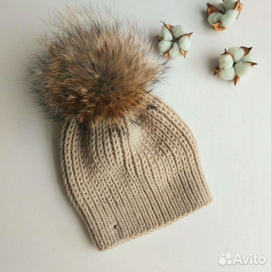 Шапка женская с натуральным помпоном