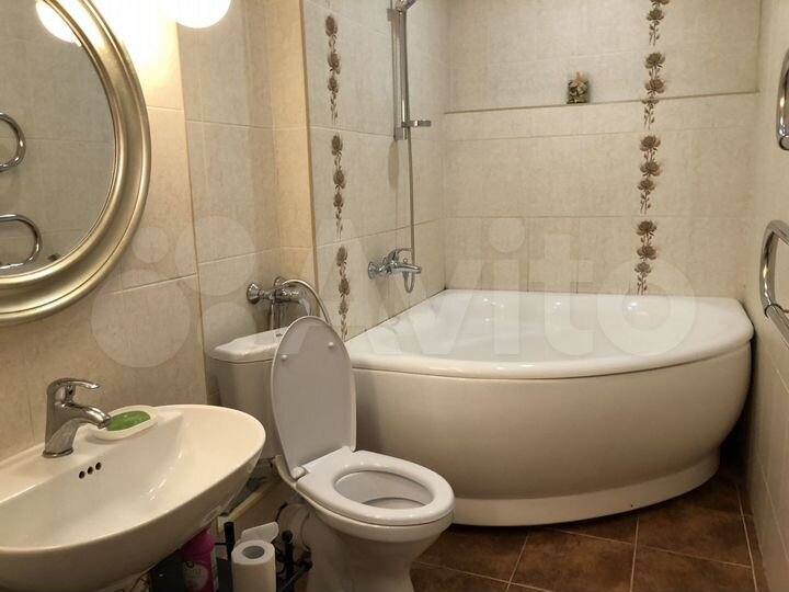 2-к. квартира, 65 м², 10/10 эт.