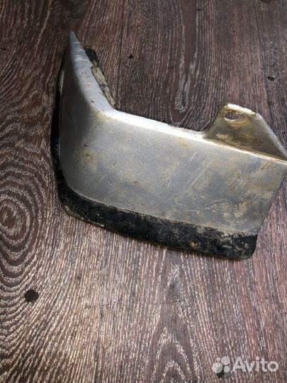 Брызговик задний левый Nissan Presage HU30 VQ30DE