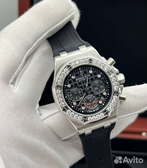 Часы женские красивые черные