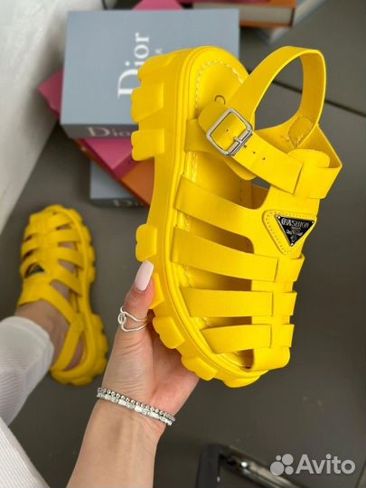 Босоножки женские