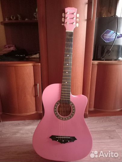 Продам акустическую гитару 