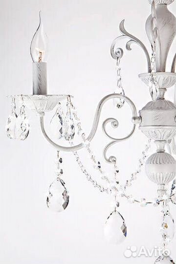 Люстра с хрустальными подвесками