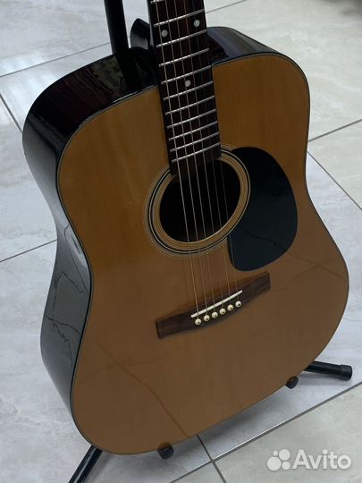 Акустическая гитара