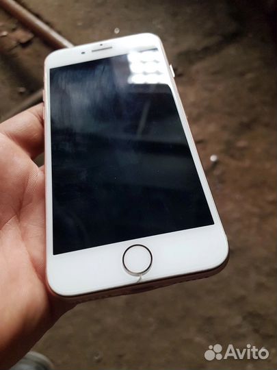 Телефон iPhone 8