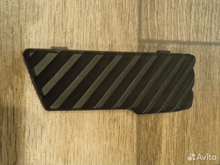 Решётка (воздуховод) передней панели Audi 200 C3