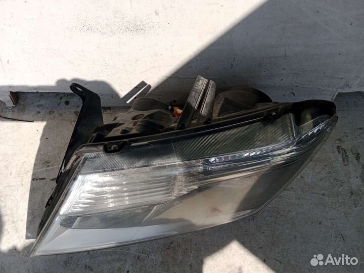 Фара левая Nissan Terrano