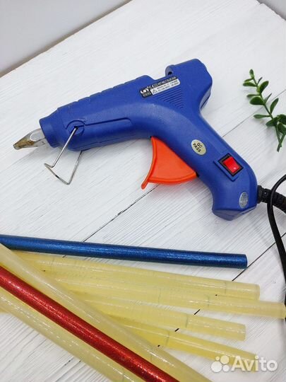 Клеевой пистолет + стержни диаметр 11 мм комплект